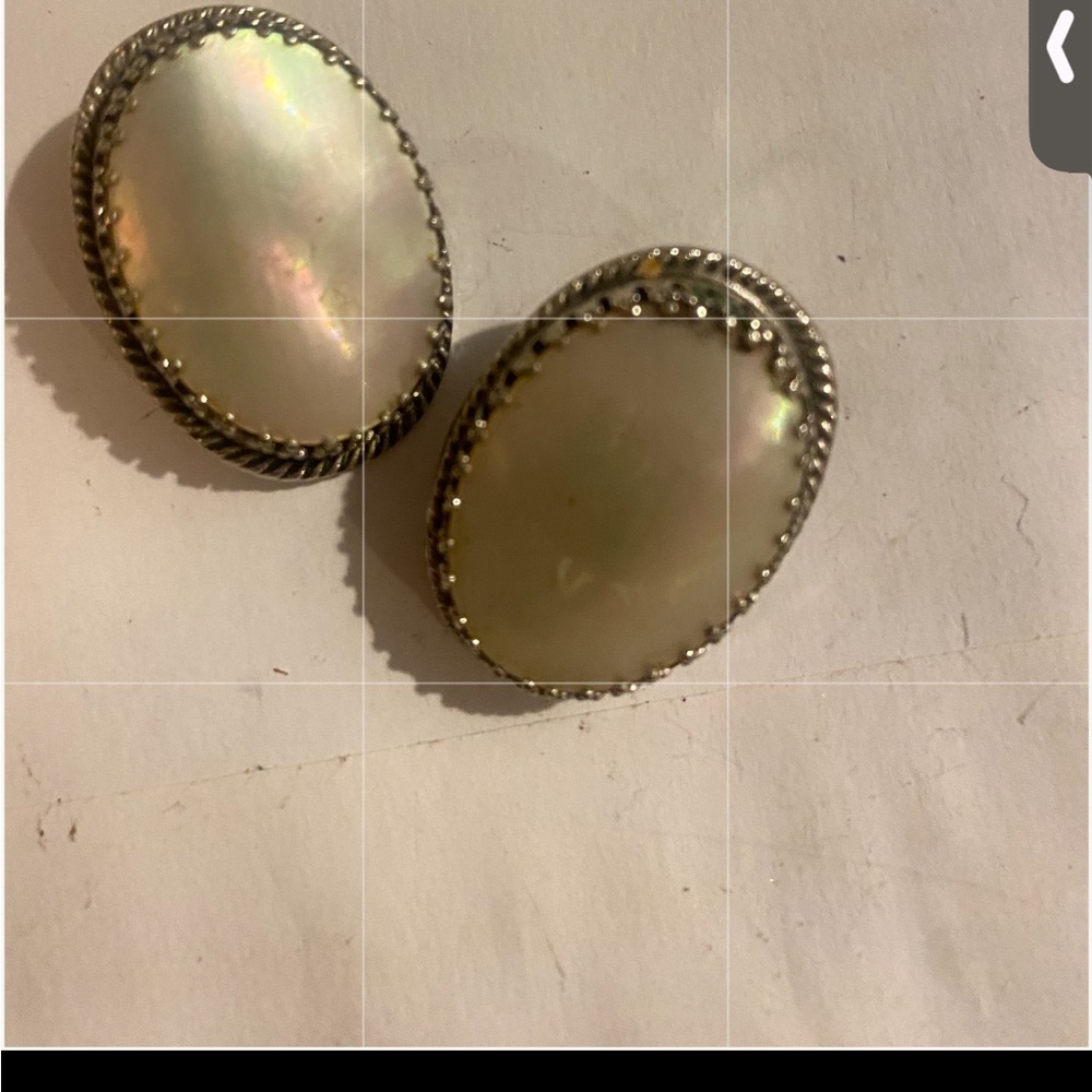 Elegant Oval Silver and Cream Earrings